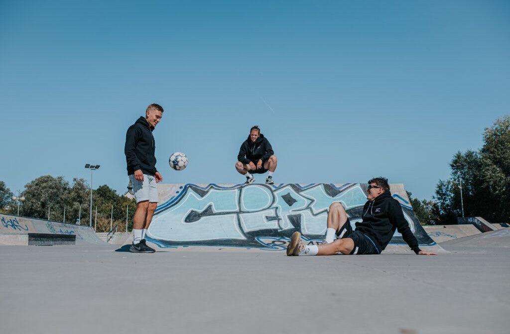 SPORTSWEAR